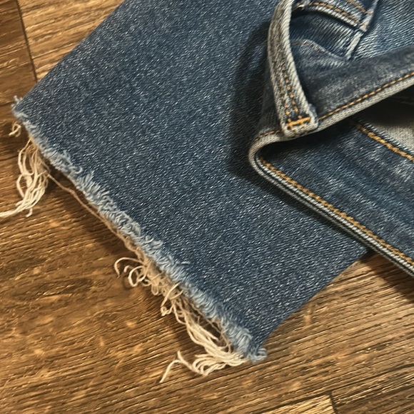 Old Navy Women’s Extra High-Waisted Rockstar 360° Stretch Super-Skinny Jeans - Picture 6 of 7